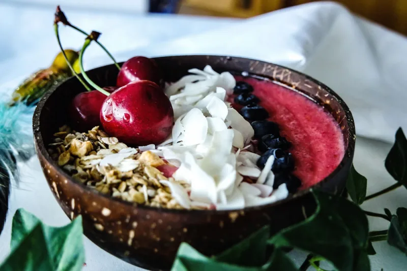 smoothiebowl-erdbeer-kirsch-quer-web-1