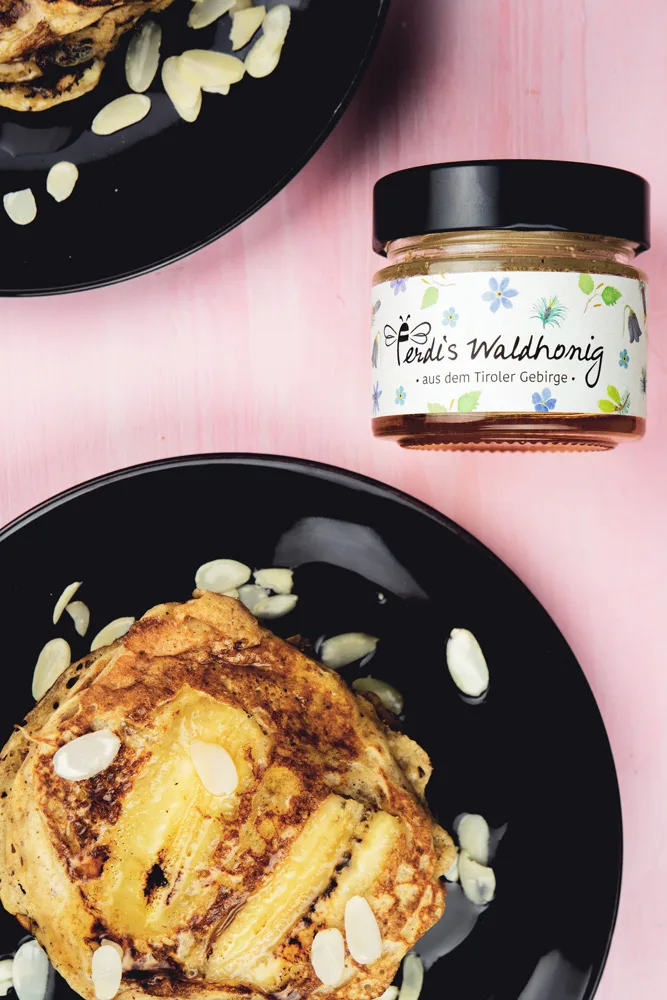 Banana-Bread-Pancakes-1