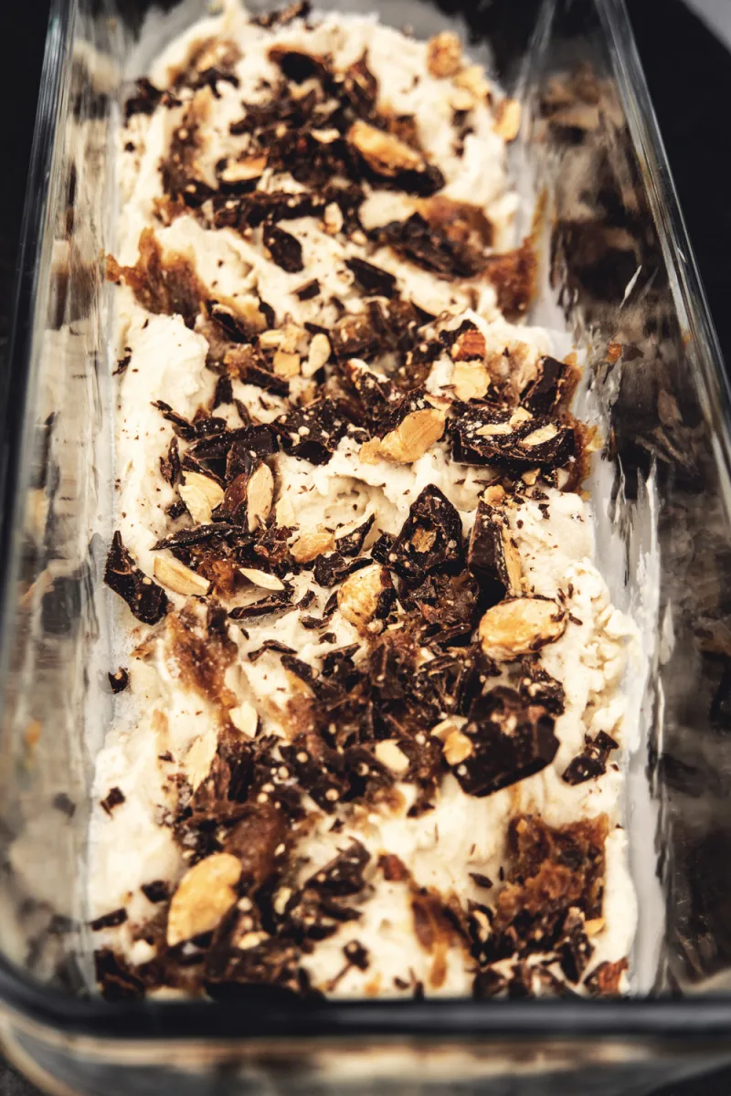 Veganes Vanille-Karamell-Eis