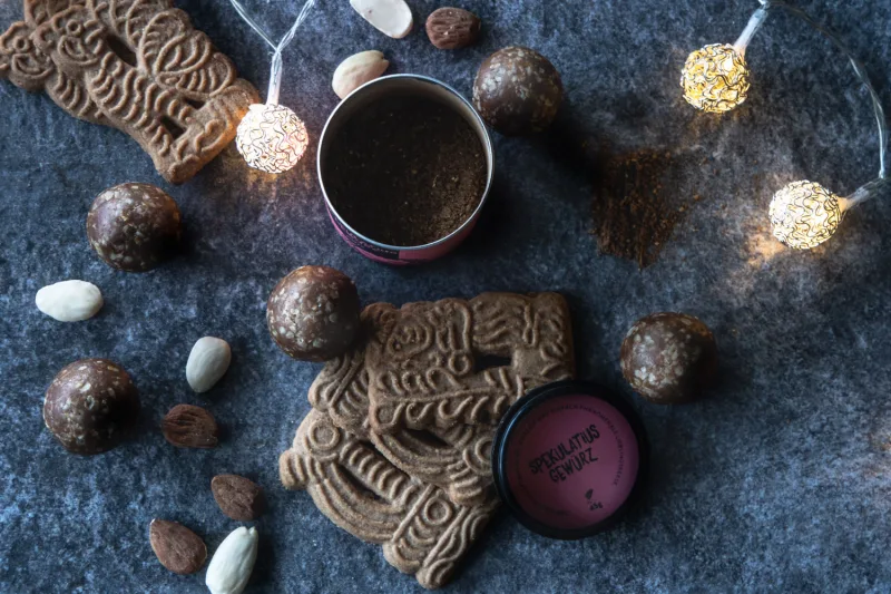 Roh-vegane Spekulatiusbällchen